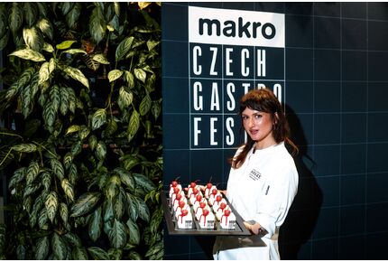Dezert Cherry crime připravila šéfcukrářka Barbora Tománková z Café Imperial Dolce